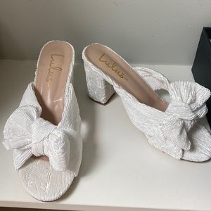 Lulu’s White Dorothea shoe Ivory 8.5 new with box!
